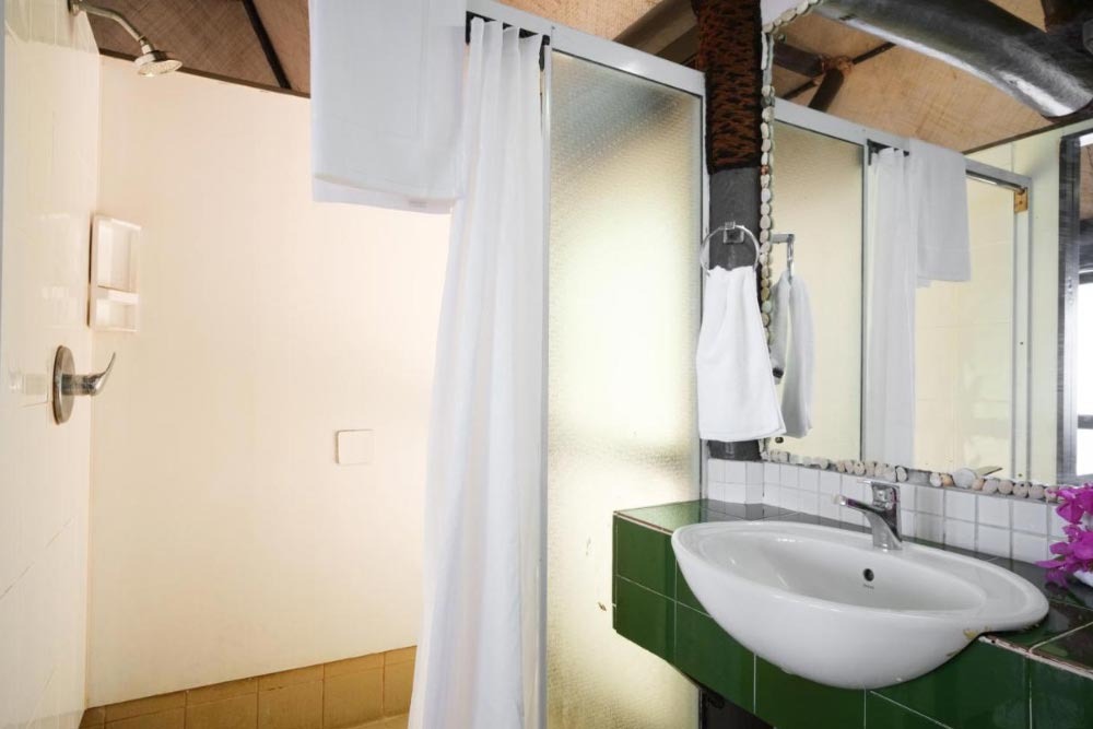 Beachcomber Island Resort Fiji Bathroom