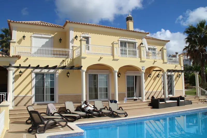 Large villas for groups